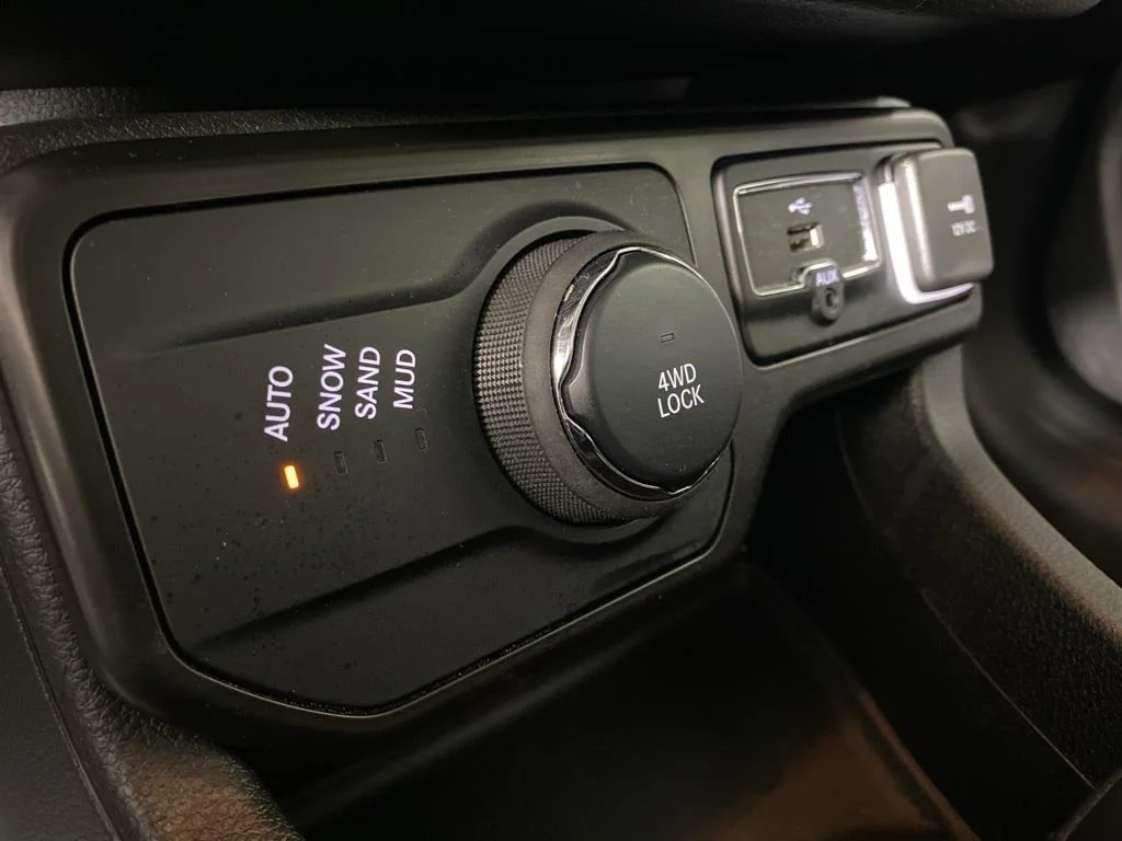 Used 2022 Gray Jeep Latitude image 21