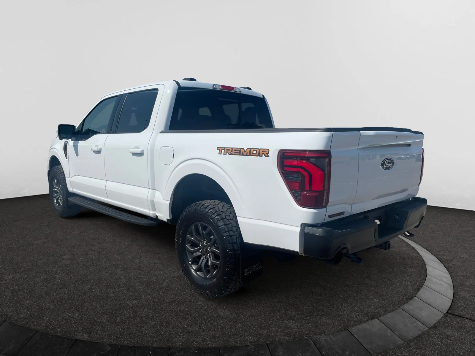New 2026 Oxford White Ford Tremor image 3
