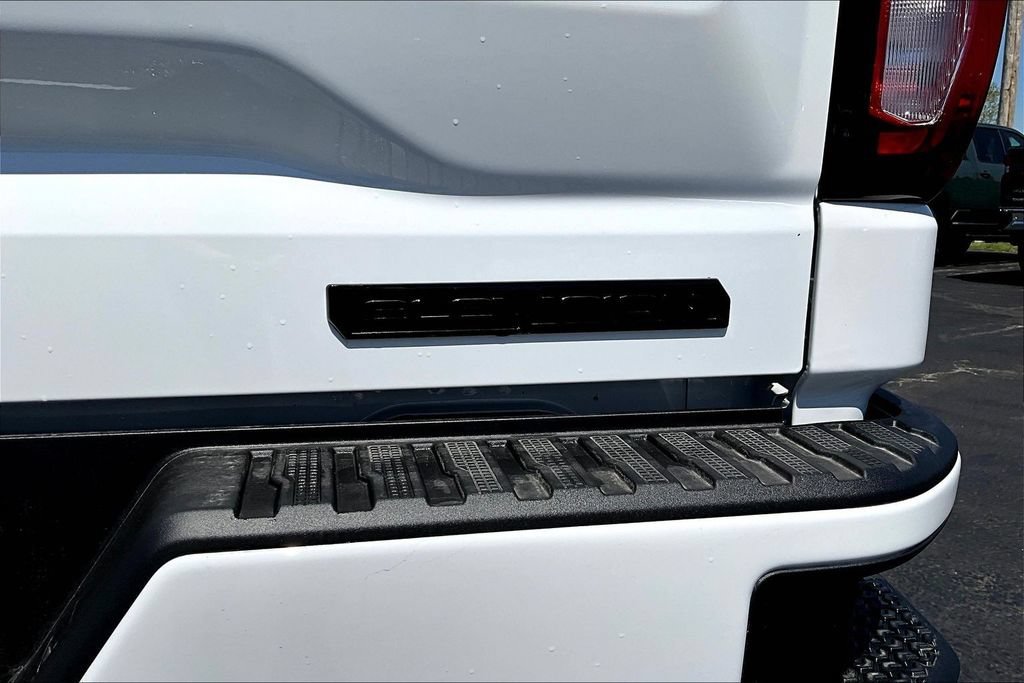 New 2026 Summit White GMC Elevation image 9