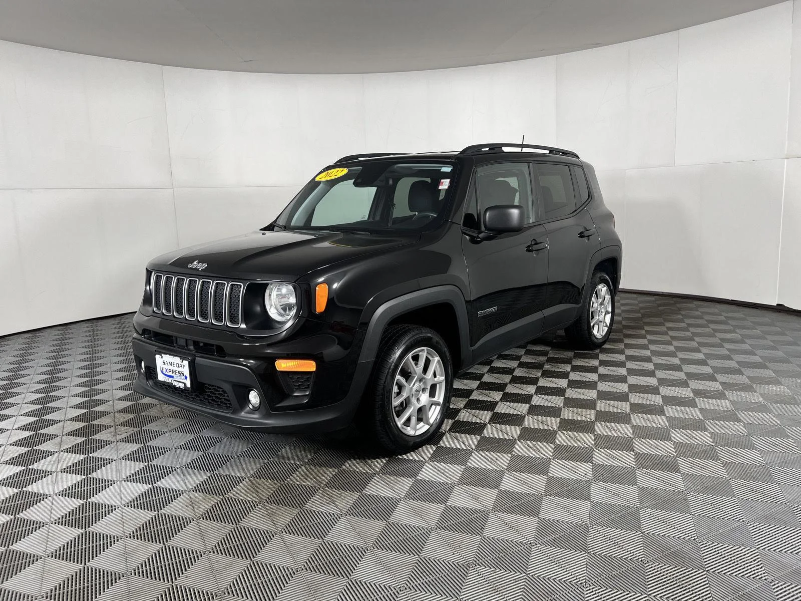 Used 2022 Black Clearcoat Jeep Latitude image 4