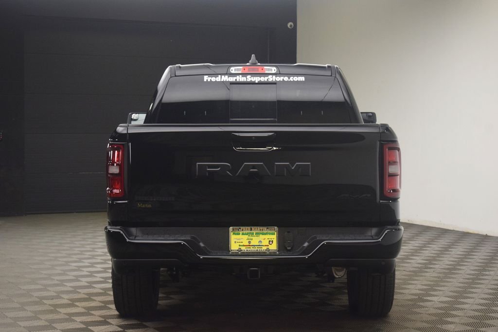 New 2026 Diamond Black Crystal Pearl-Coat Exterior Paint RAM Big Horn/Lone Star image 10