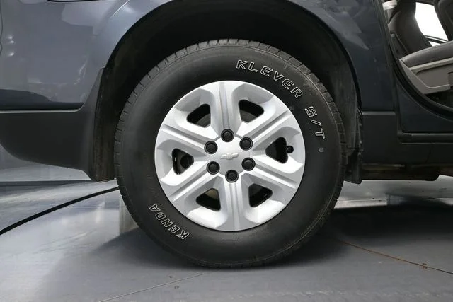 Used 2014 Gray Chevrolet LS image 14