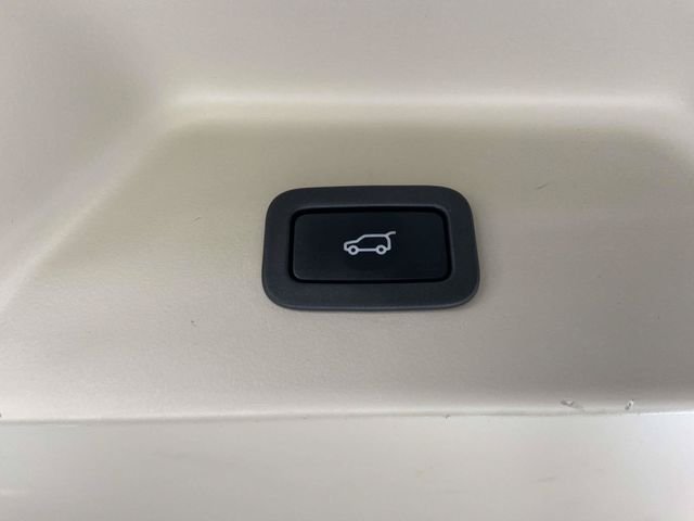 Used 2019 Fuji White Land Rover 5.0L V8 Supercharged image 10