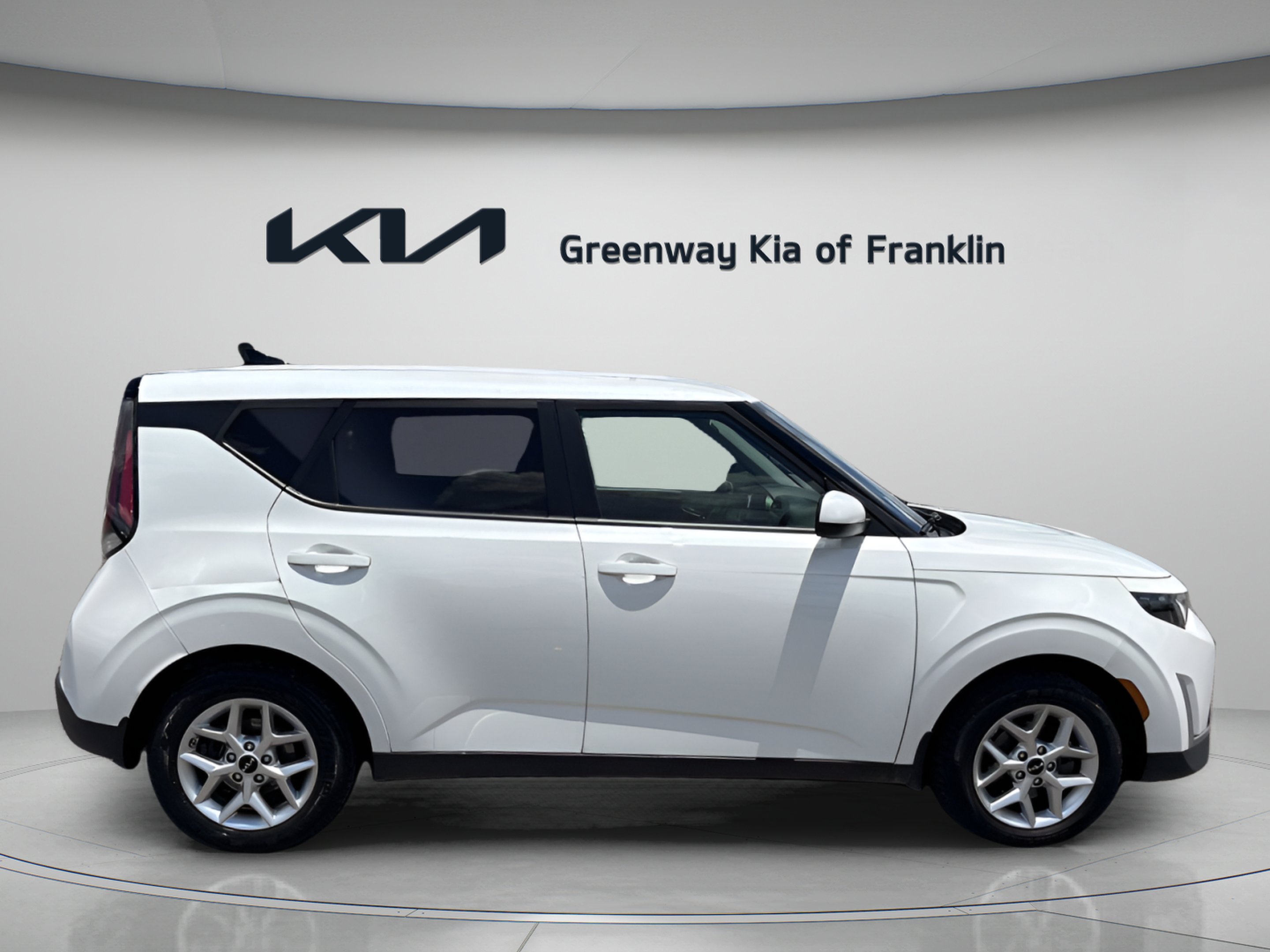 Used 2023 Snow White Pearl Kia LX image 8