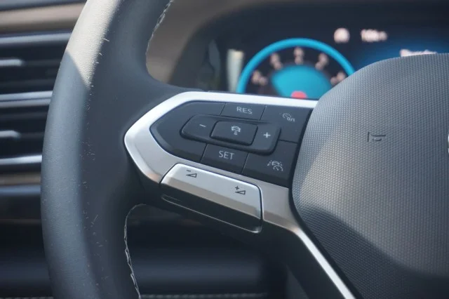 New 2026 Pure Gray Volkswagen 2.0T SE W/TECHNOLOGY image 26