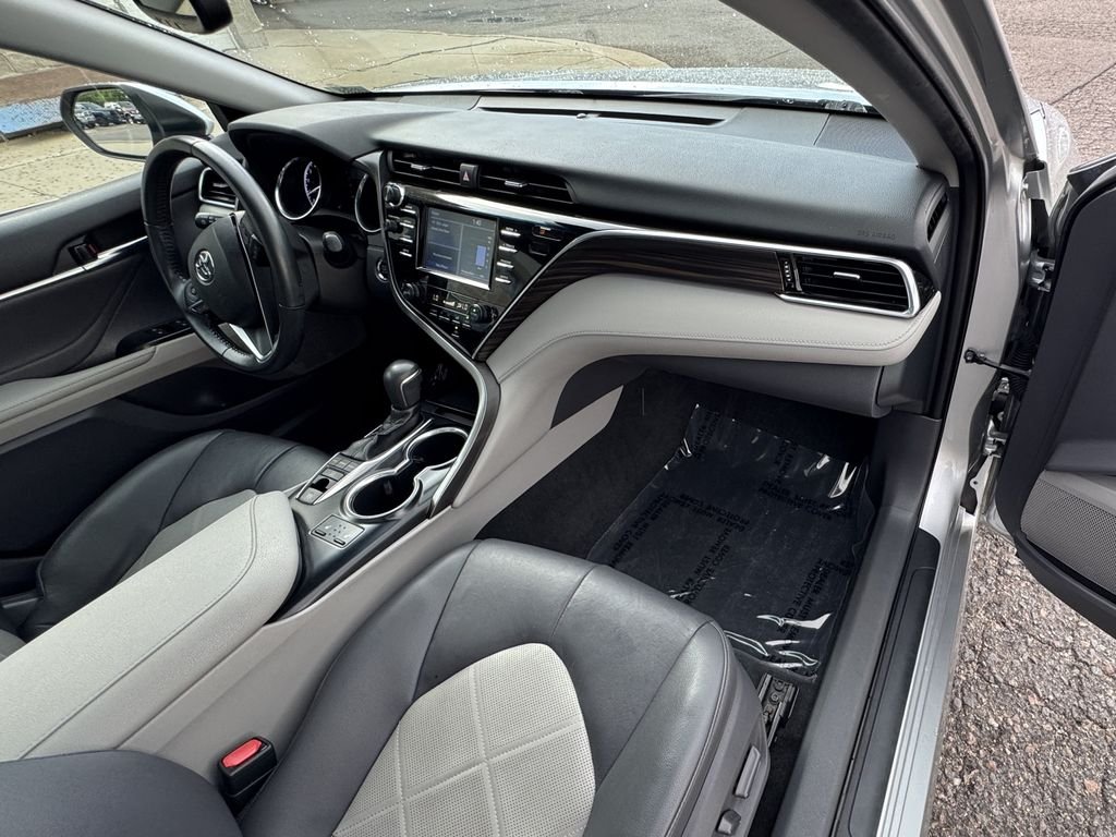 Used 2018 Silver Toyota XLE image 41