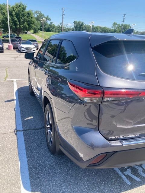 Used 2023 Gray Toyota XLE image 4