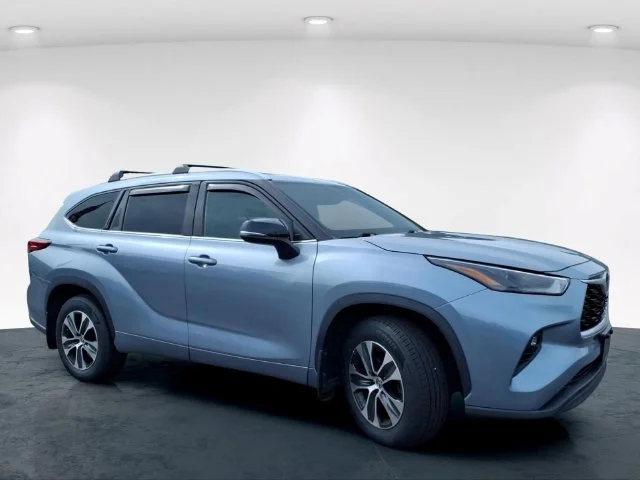 Used 2022 Blue Toyota XLE image 5