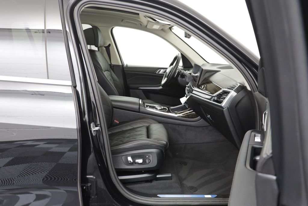 Certified Used 2024 Black Sapphire Metallic BMW xDrive40i image 18