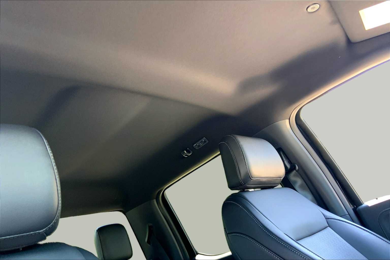 Used 2025 Agate Black Metallic Ford LARIAT image 26