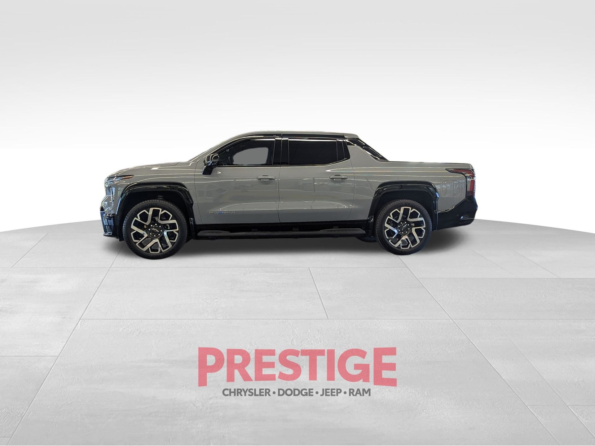 Used 2025 Gray Chevrolet RST image 14