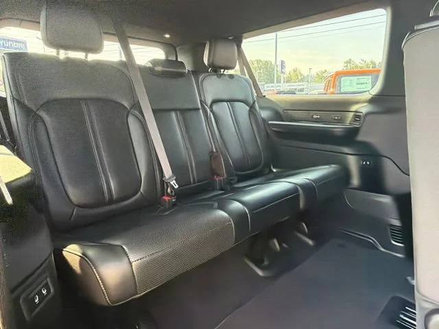 Used 2024 Diamond Black Crystal Pearlcoat Jeep Series III image 15