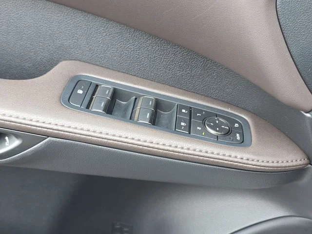 Used 2023 Iridium Lexus 350h Luxury image 27