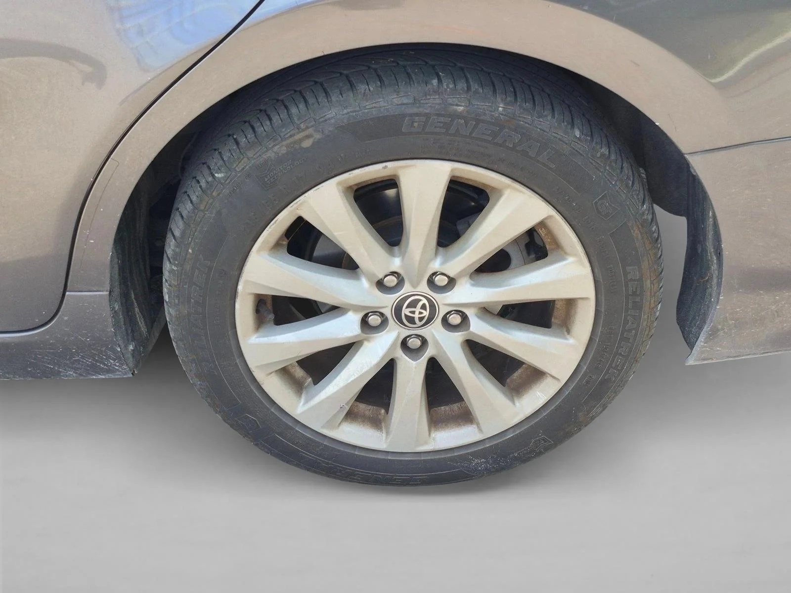Used 2020 Predawn Gray Mica Toyota LE image 15