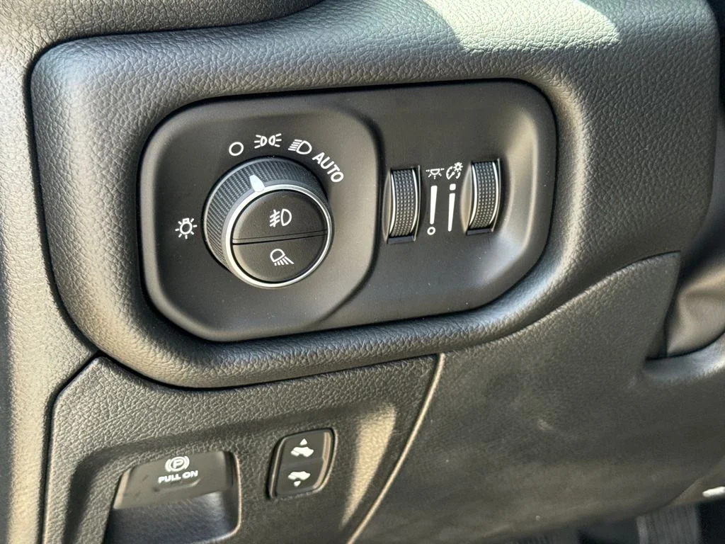 New 2026 Bright White Clear-Coat Exterior Paint RAM Laramie image 22
