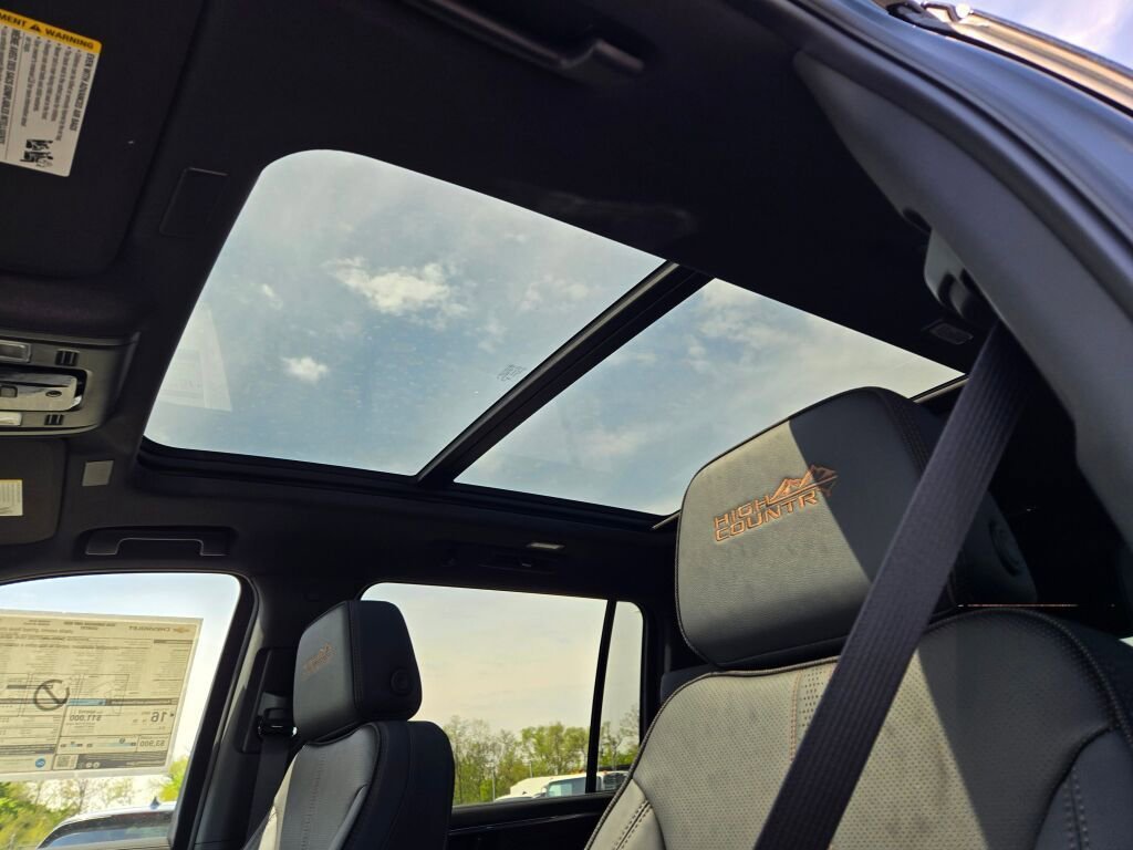 2026 Chevrolet Suburban High Country - Photo 22