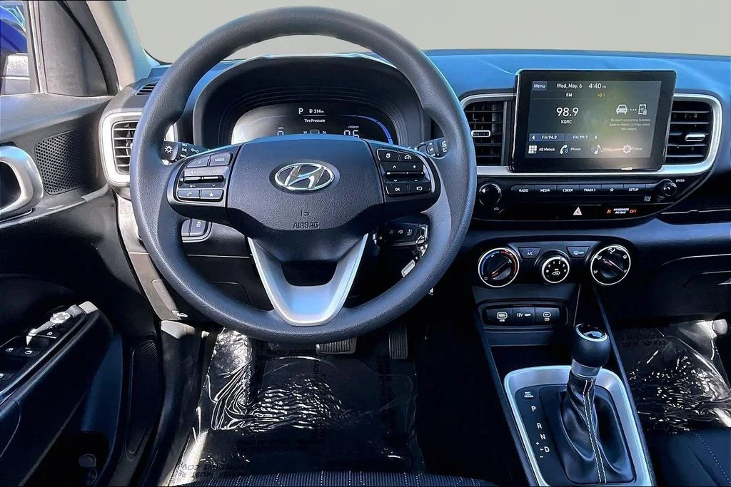 Used 2024 Intense Blue Hyundai SE image 5