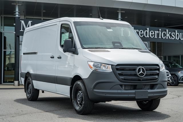 New 2026 Arctic White Mercedes-Benz Cargo 144 WB image 41
