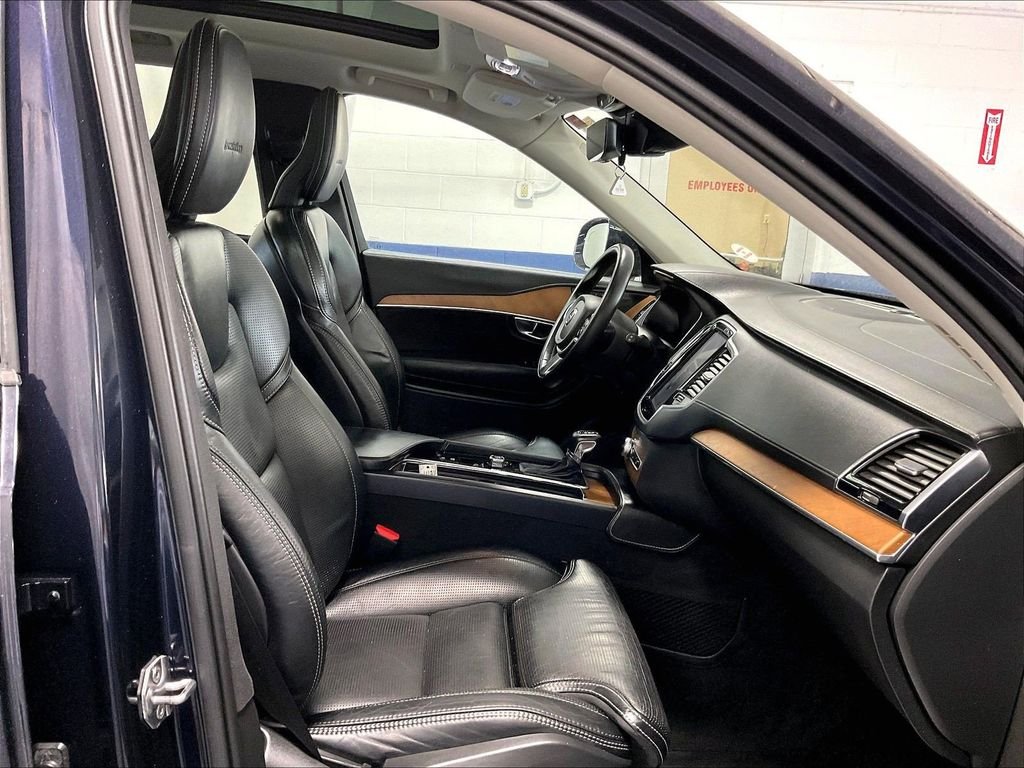 Used 2019 Blue Volvo T6 Inscription image 11