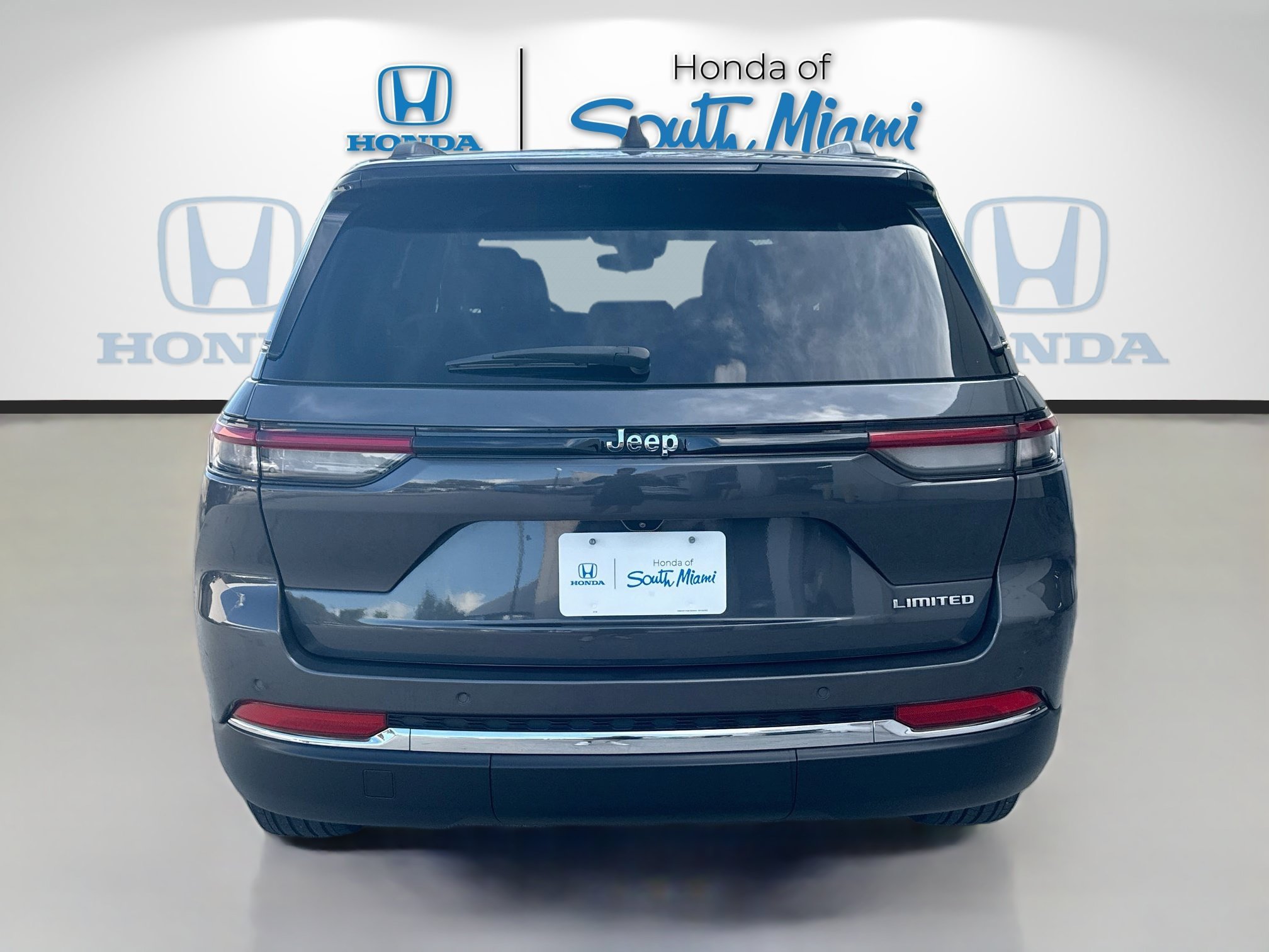 Used 2023 Baltic Gray Metallic Clearcoat Jeep Limited image 6