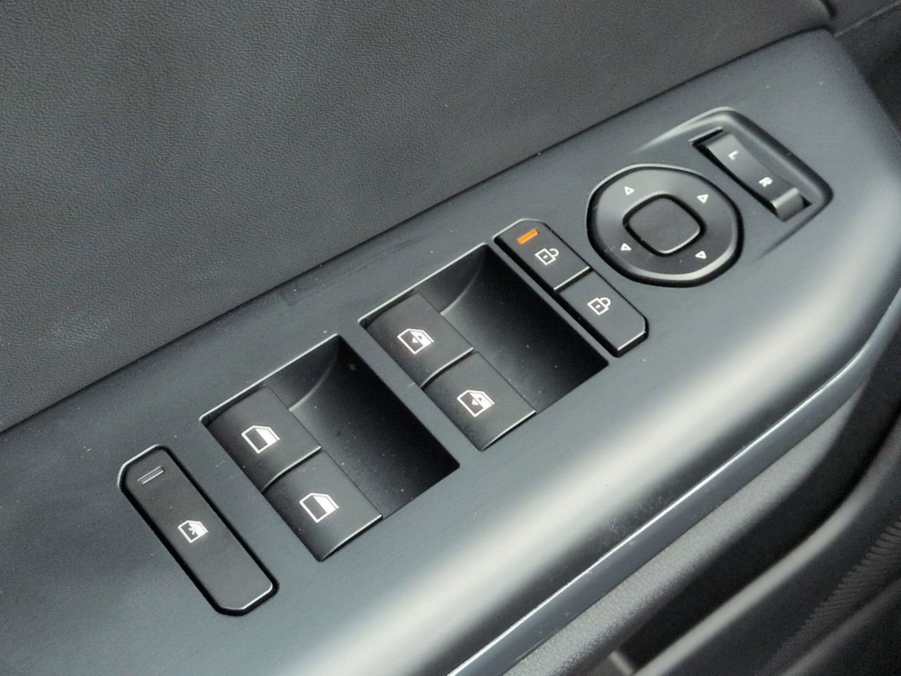 New 2026 Snow White Pearl Kia EX image 26