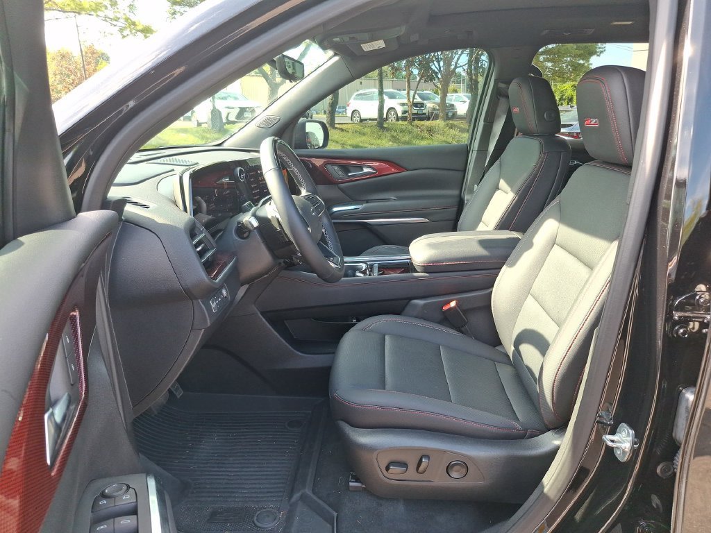2025 Chevrolet Traverse Z71 - Photo 13