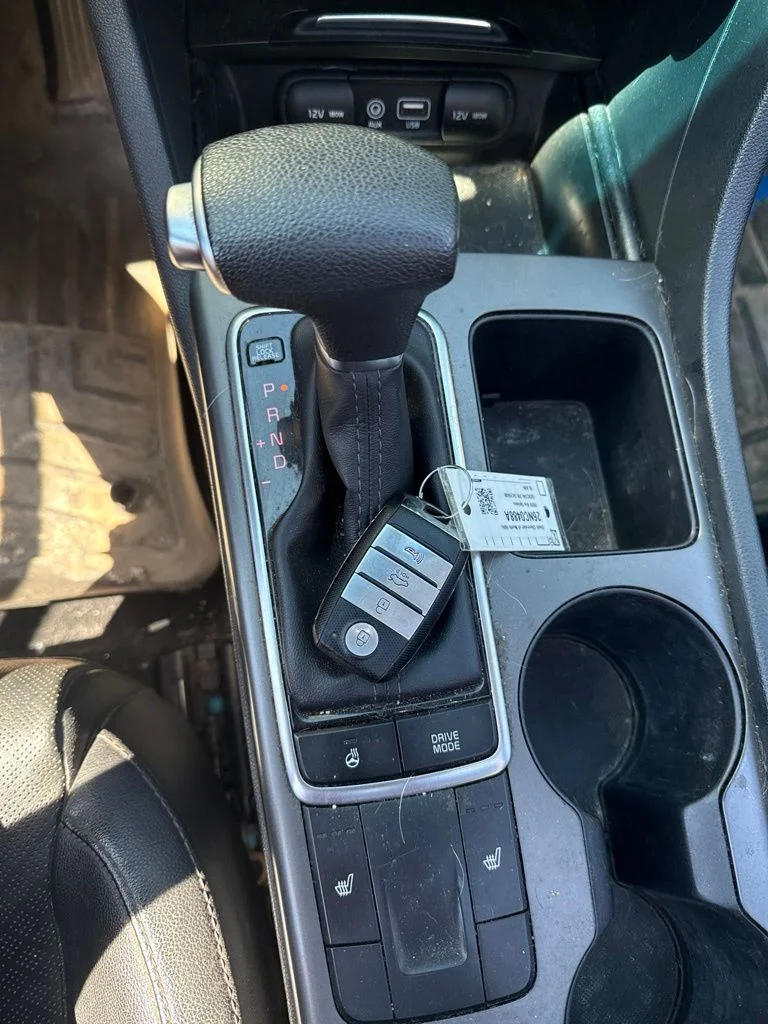 Used 2020 Black Kia SE image 10