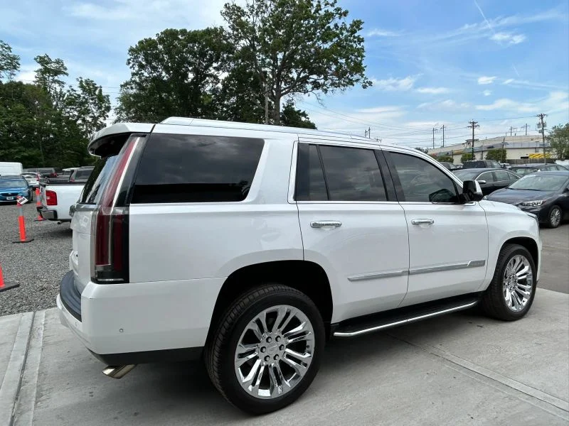 Used 2019 White Cadillac Sport Utility 4D image 14