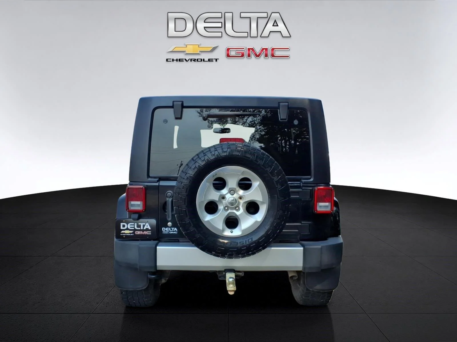 Used 2015 Black Clearcoat Jeep Sahara image 4
