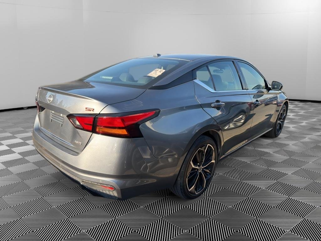 Used 2025 Gun Metallic Nissan SR image 4