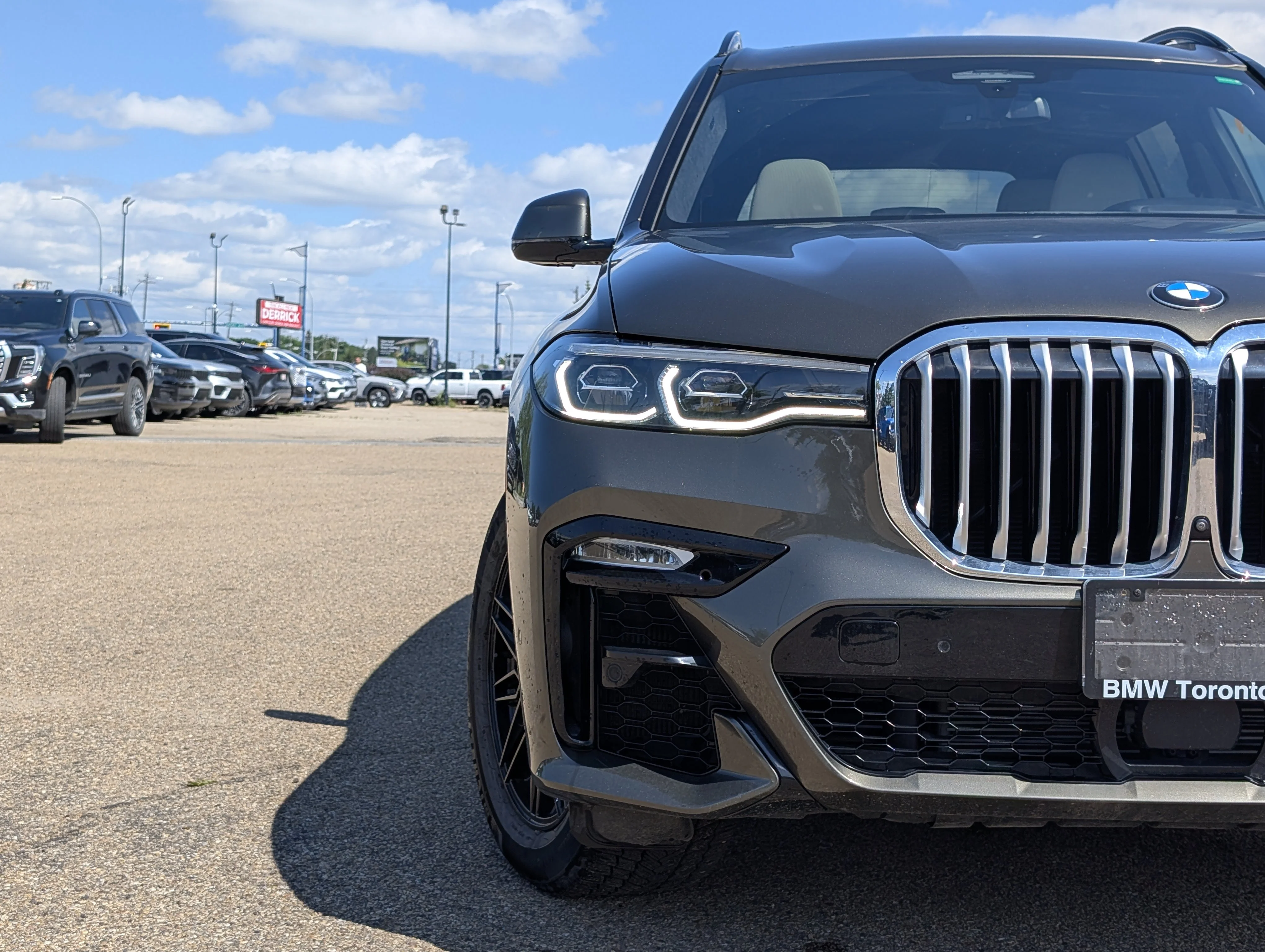 Used 2022 Manhattan Metallic BMW xDrive40i image 11