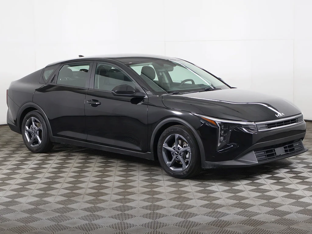 Used 2025 Black Kia LXS image 47