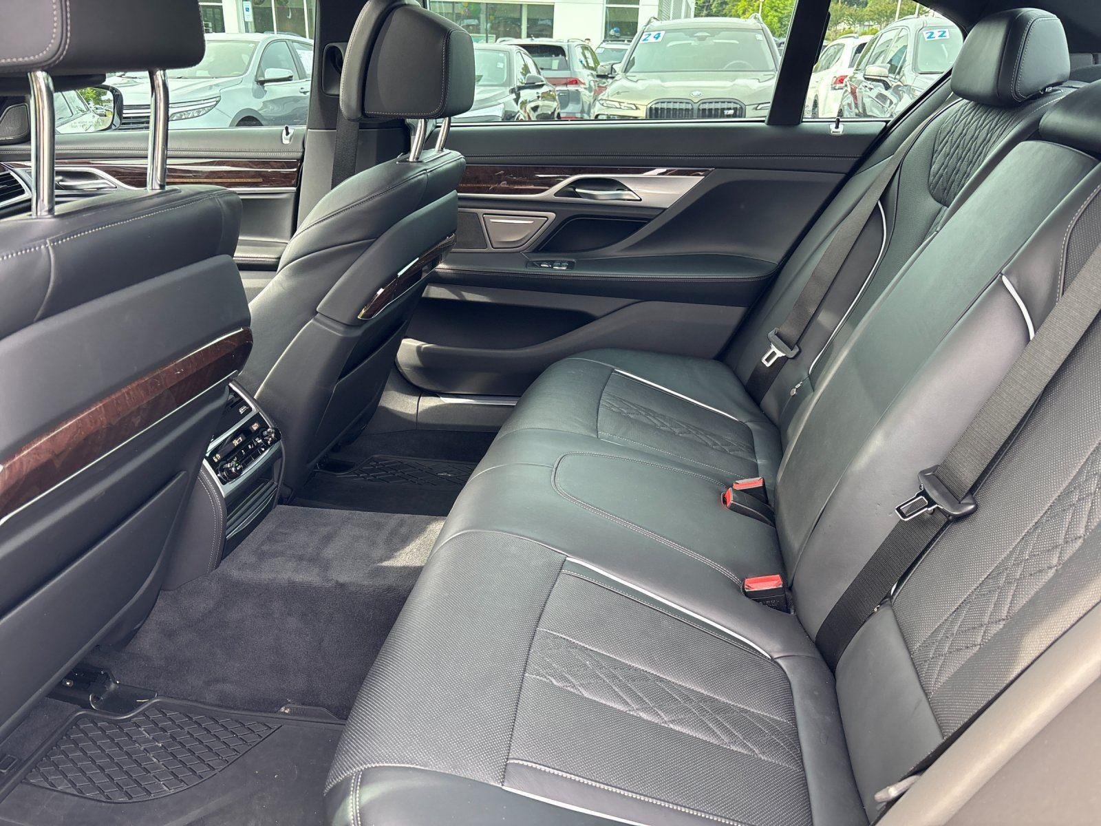 Used 2022 Alpine White BMW 750i xDrive image 33