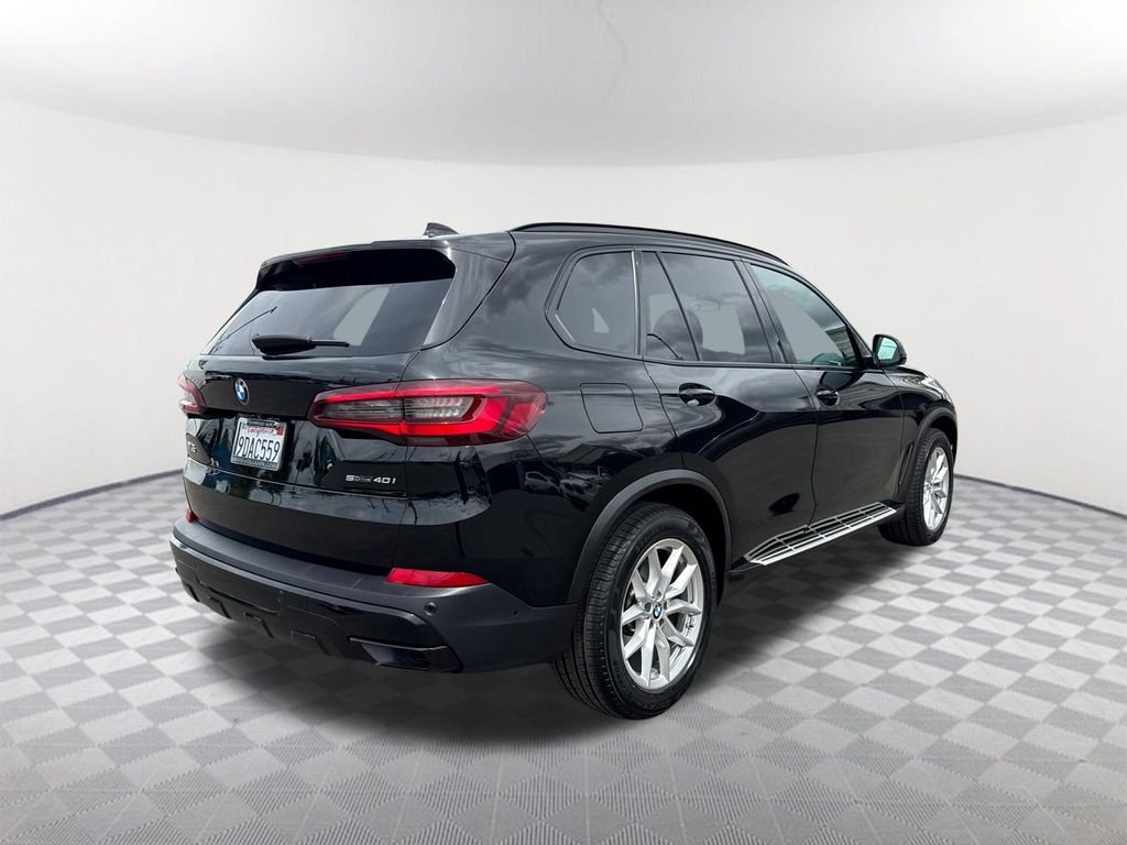 Used 2022 Jet Black BMW sDrive40i image 4