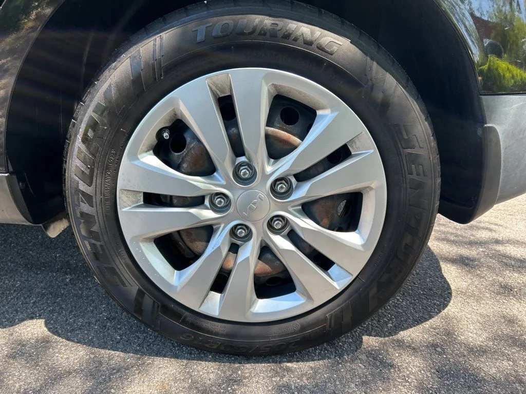 Used 2022 Black Kia LX image 20