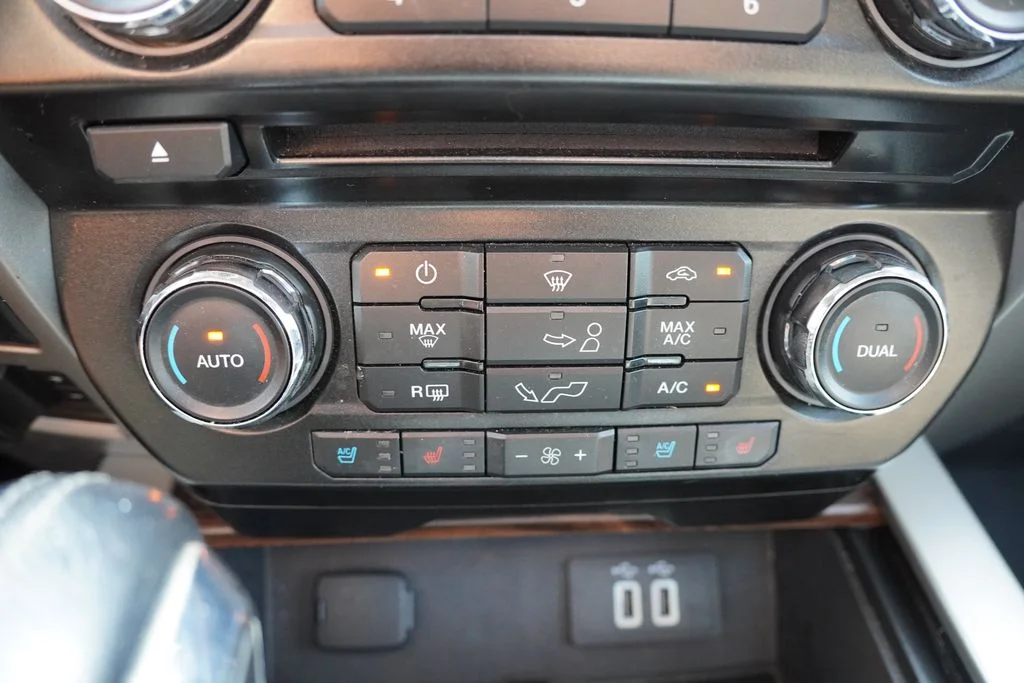 Used 2016 White Ford Lariat image 7