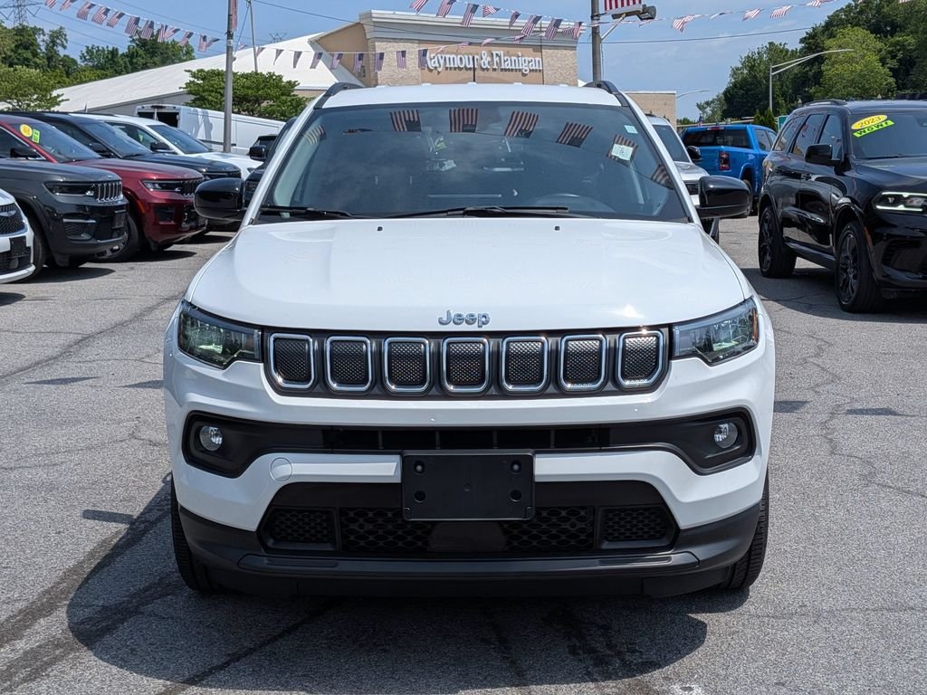 Used 2022 White Jeep Latitude Lux image 3