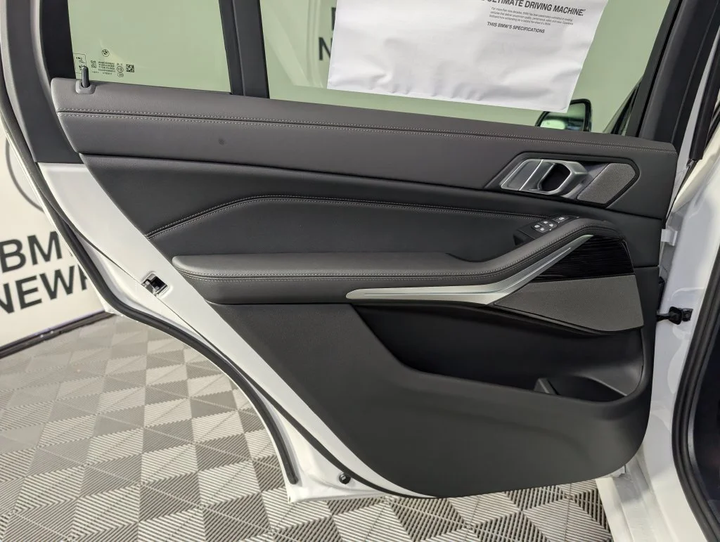 New 2027 White BMW xDrive40i image 18