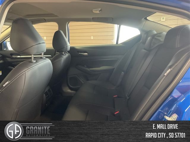 2025 Nissan Altima SL - Photo 9