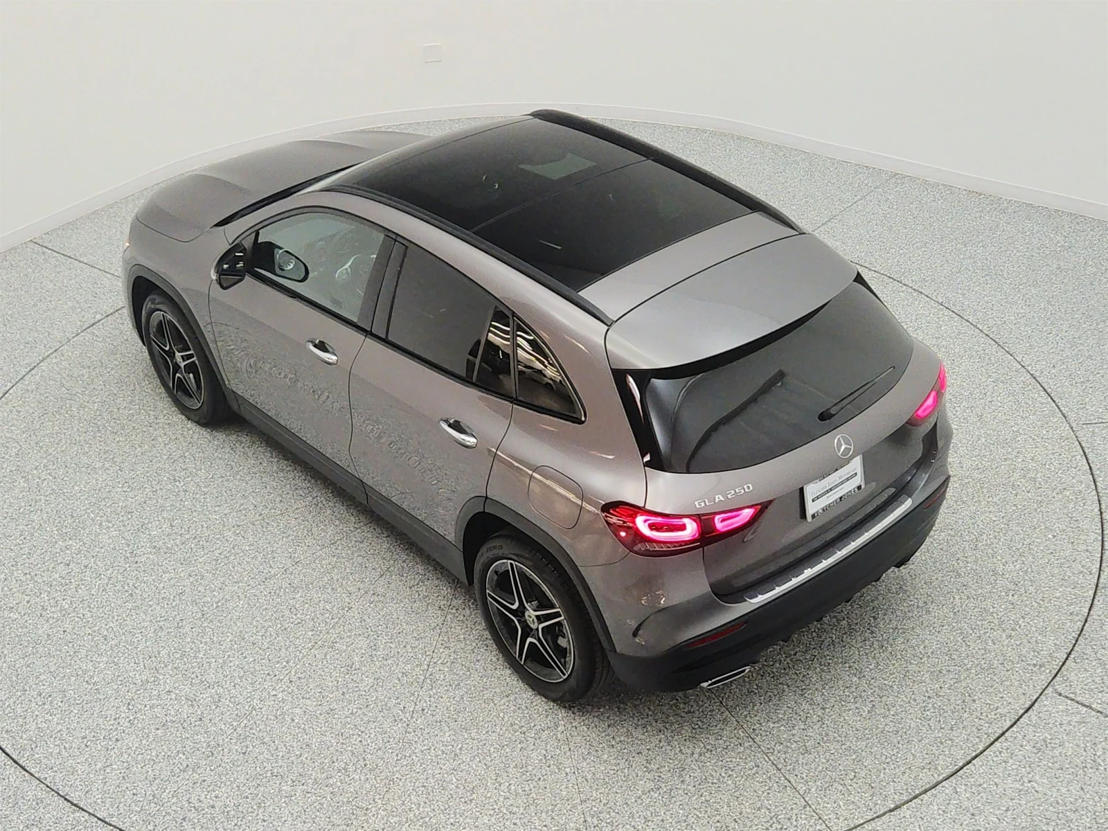 Used 2022 Mountain Grey Metallic Mercedes-Benz GLA 250 SUV image 28