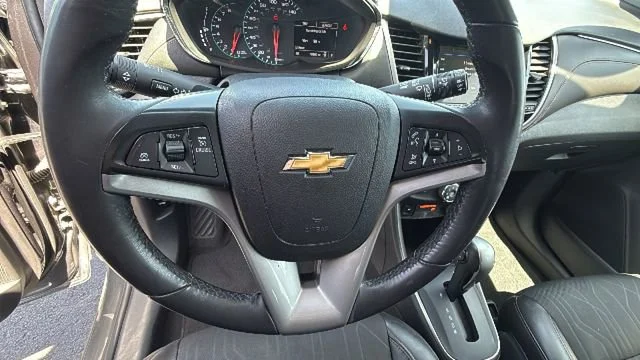 Used 2018 NIGHTFALL GRAY METALLIC Chevrolet LT image 18