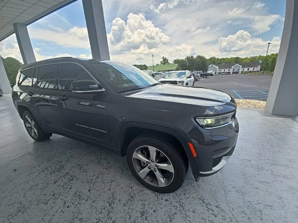 Used 2022 Baltic Gray Metallic Clearcoat Jeep Limited image 10