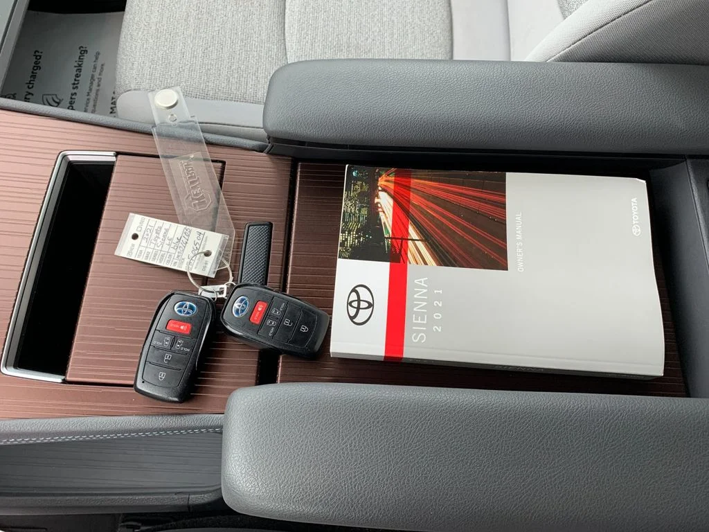 Used 2021  Toyota LE image 9