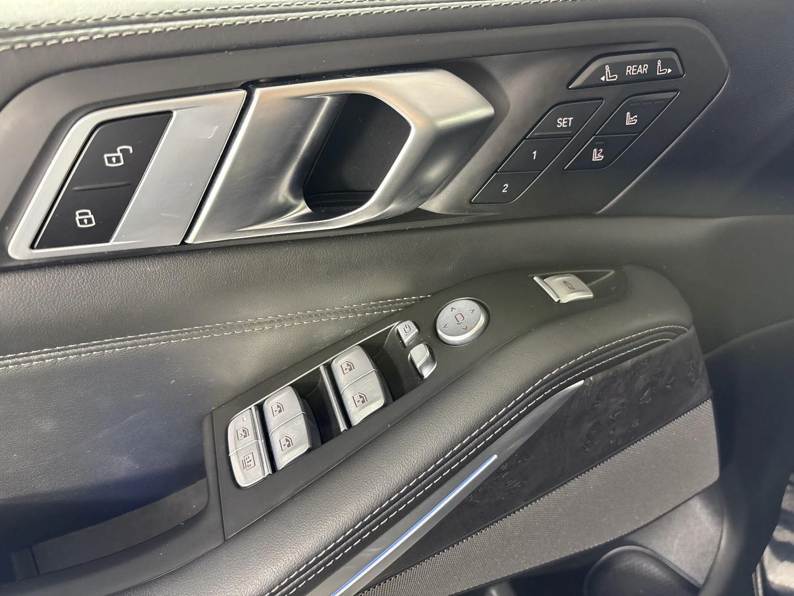 Used 2023 Carbon Black Metallic BMW xDrive40i image 6