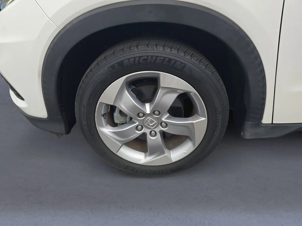Used 2020 Lunar Silver Metallic Honda LX image 11