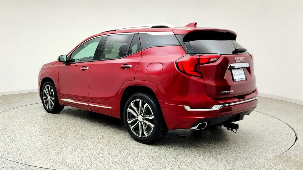 Used 2020 Red Quartz Tintcoat GMC FWD 4dr Denali w/ Premium Package & Skyscape Sunroof image 5