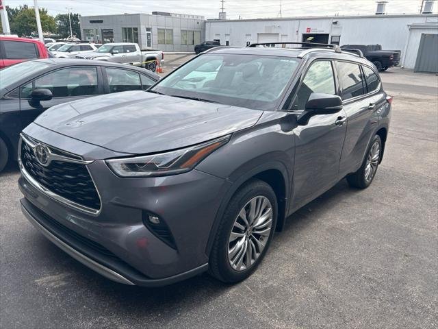 Certified Used 2021 MAGNETIC GRAY MET. Toyota  image 3