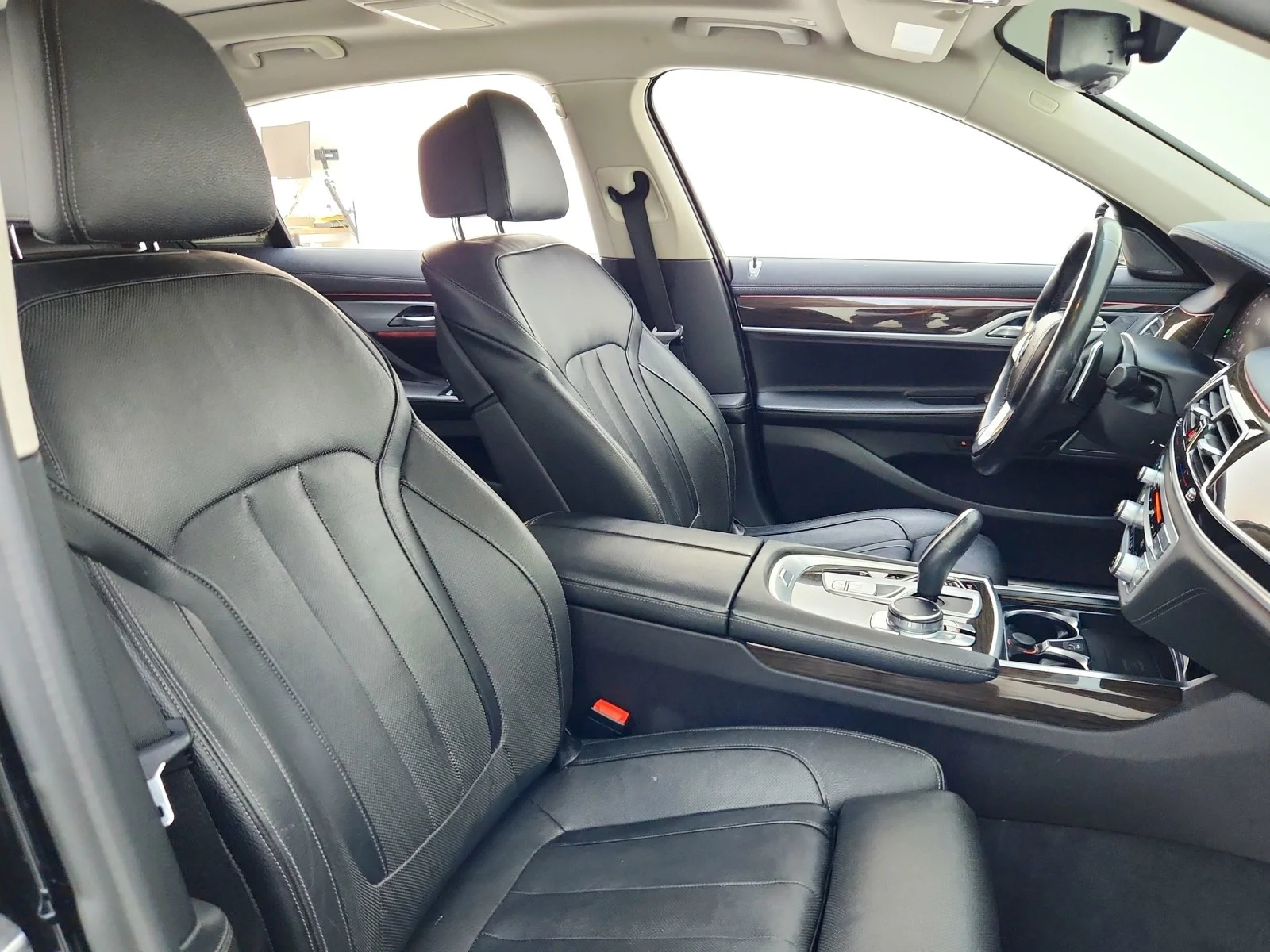 Used 2020 Black Sapphire Metallic BMW 740i xDrive image 30