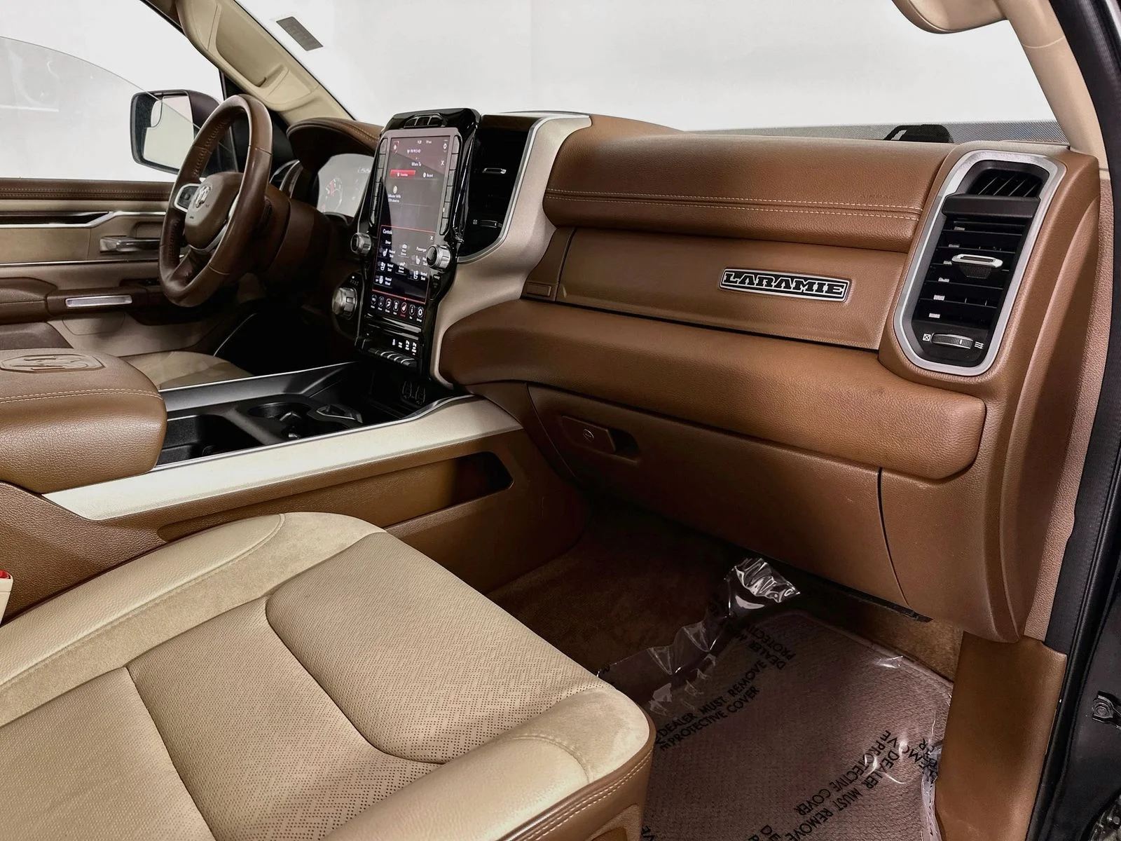 Used 2021 Diamond Black Crystal Pearlcoat Ram Laramie image 32
