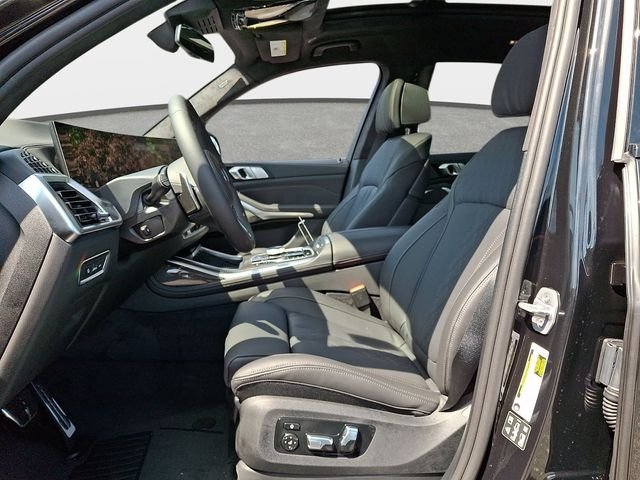 New 2027 Black Sapphire Metallic BMW M60i image 11